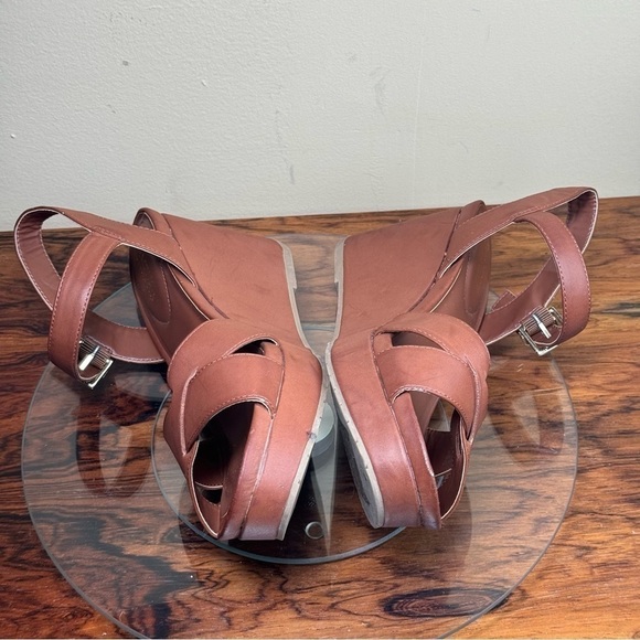 Kenneth Cole Reaction Clarissa Sandals in Tan - Picture 12 of 15